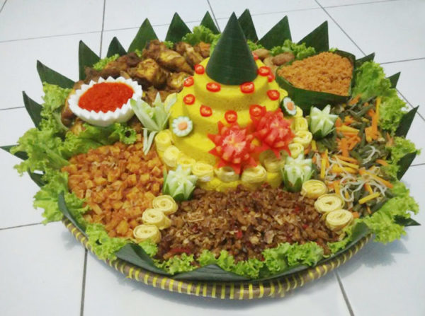 Pesan Tumpeng Nasi Kuning Bisa Delivery Naila Saputri