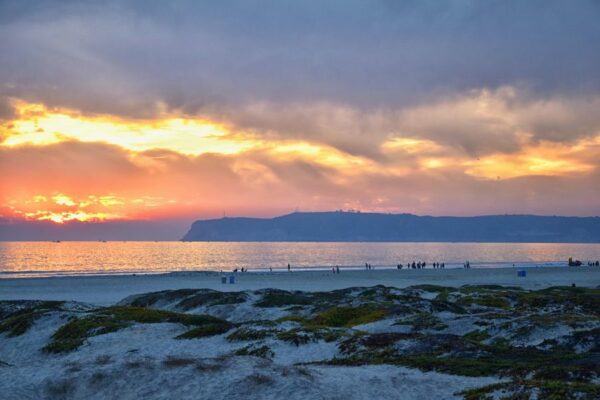 15 Pantai Terbaik di California yang Wajib Anda Kunjungi